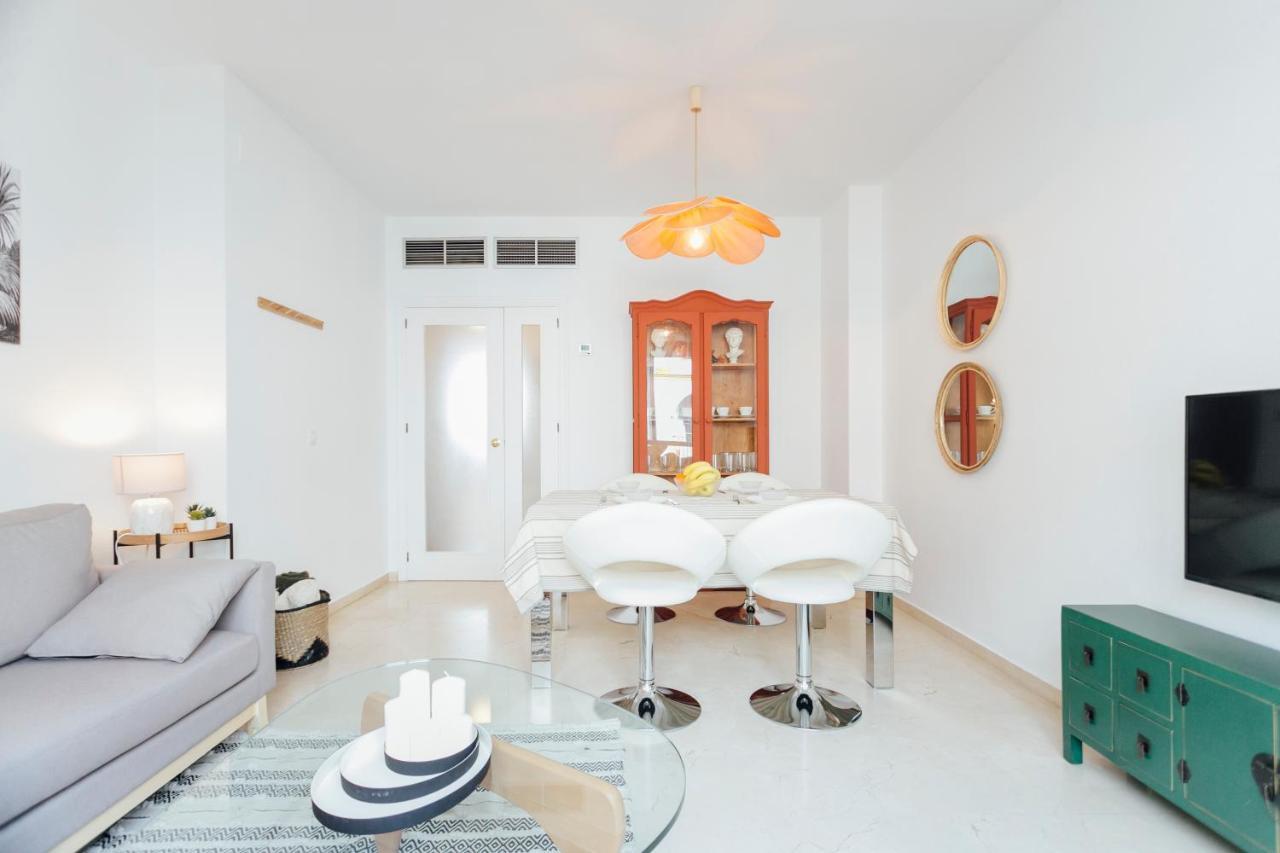 Reformed And Bright- 2bdr 1bth- Nervion Apartment
