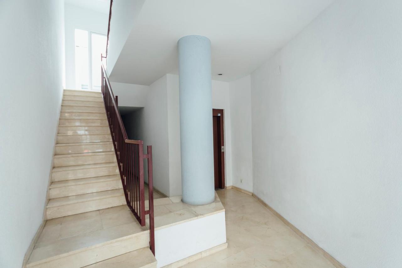 Reformed And Bright- 2bdr 1bth- Nervion Apartment